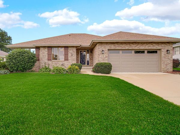 218 Summerhill Drive, Dyer, IN 46311