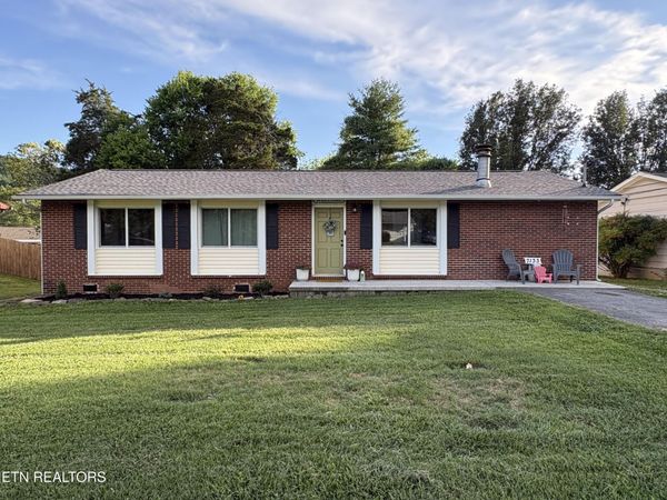 7133 Meadowbrook Circle, Knoxville, TN 37918