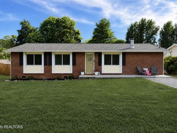 7133 Meadowbrook Circle, Knoxville, TN 37918