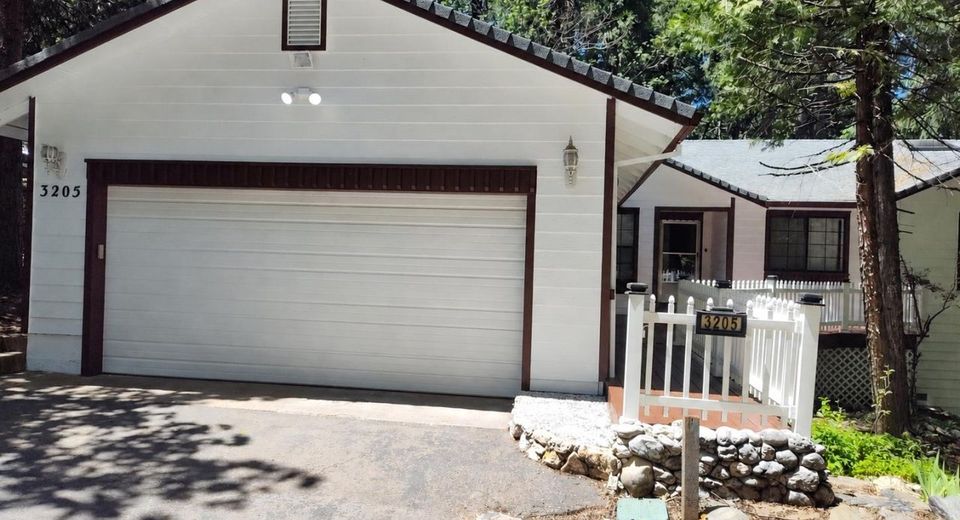 3205 Castlewood Cir, Pollock Pines, CA 95726 Photo