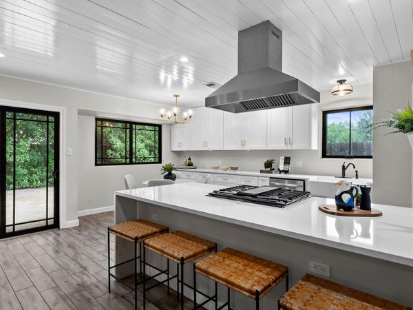 7906 Wycombe DR, Austin, TX 78749