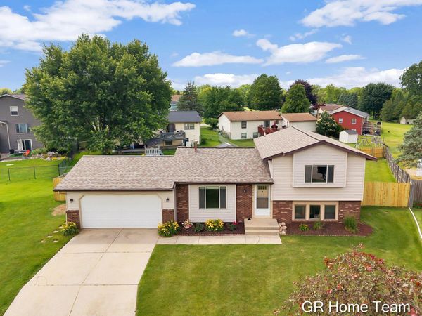 2304 Brookfarm Court SE, Grand Rapids, MI 49508