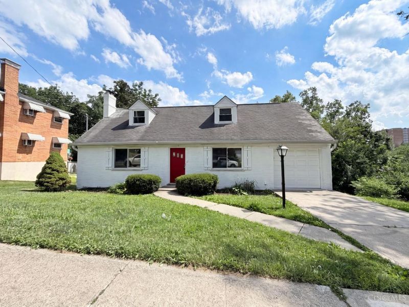 577 Lowell Avenue, Cincinnati, OH 45220 Photo 1