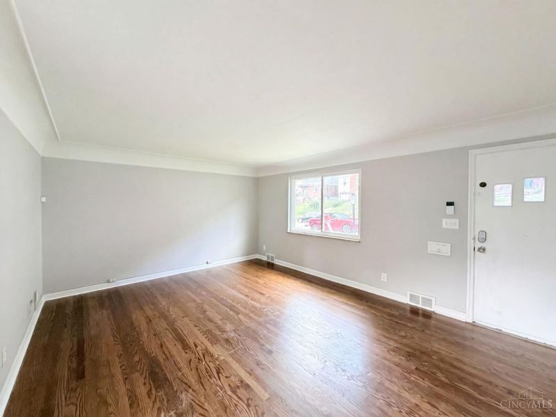 577 Lowell Avenue, Cincinnati, OH 45220 Photo 3