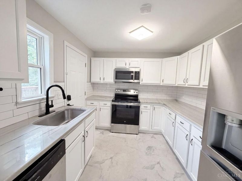 577 Lowell Avenue, Cincinnati, OH 45220 Photo 7