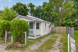 2023 Hugo Avenue photo 4