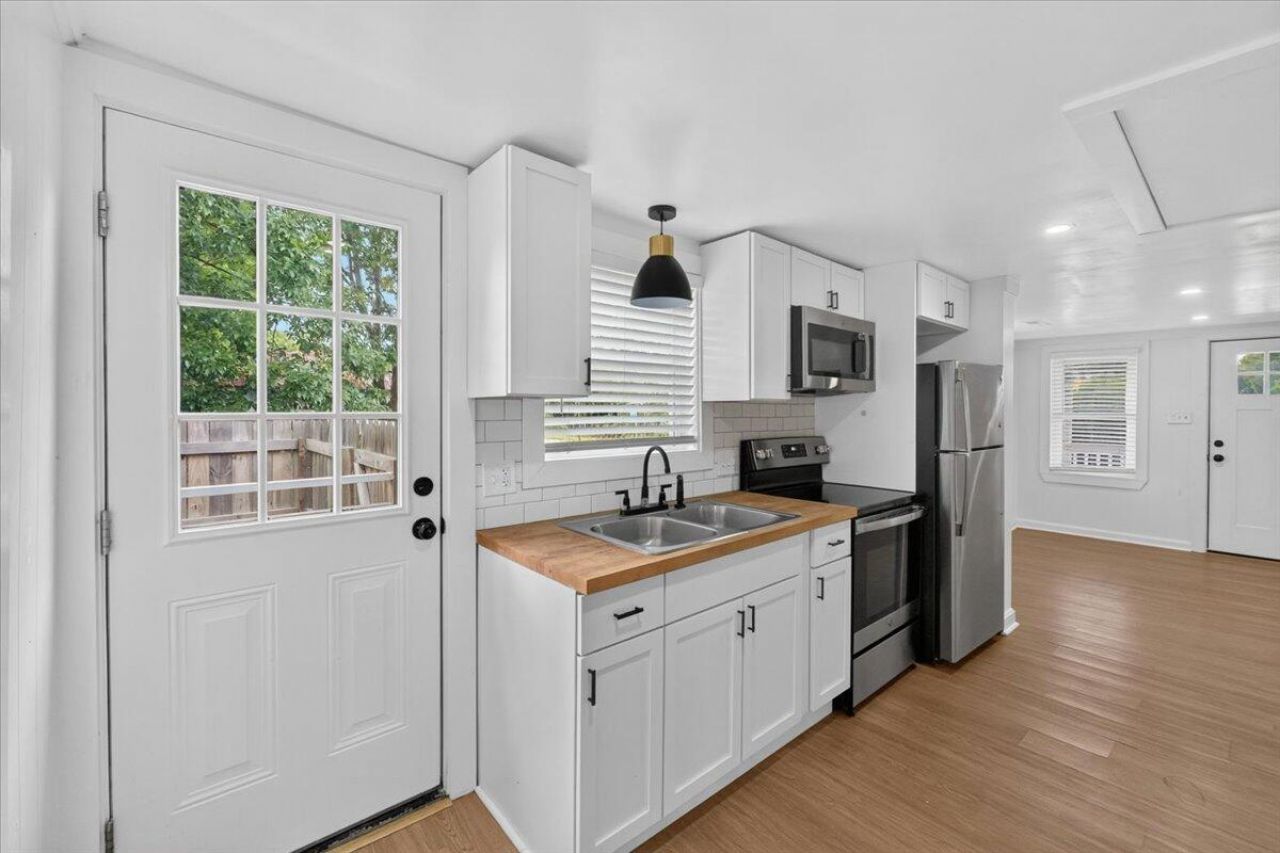 2023 Hugo Avenue Photo 7