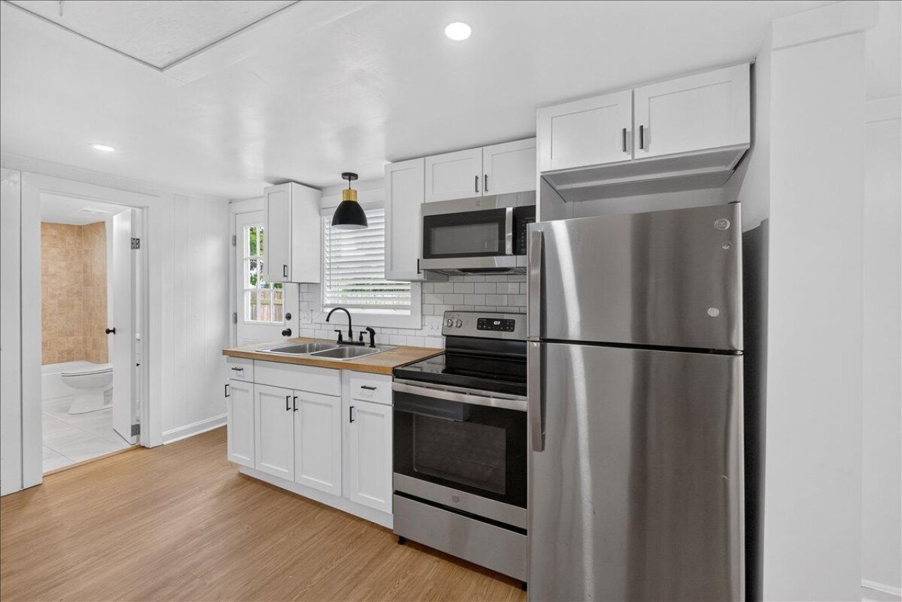 2023 Hugo Avenue Photo 8