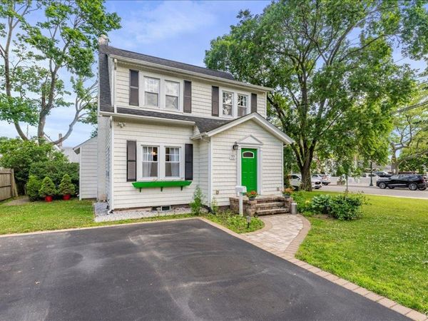 77 Hiawatha Drive , Brightwaters, NY 11718