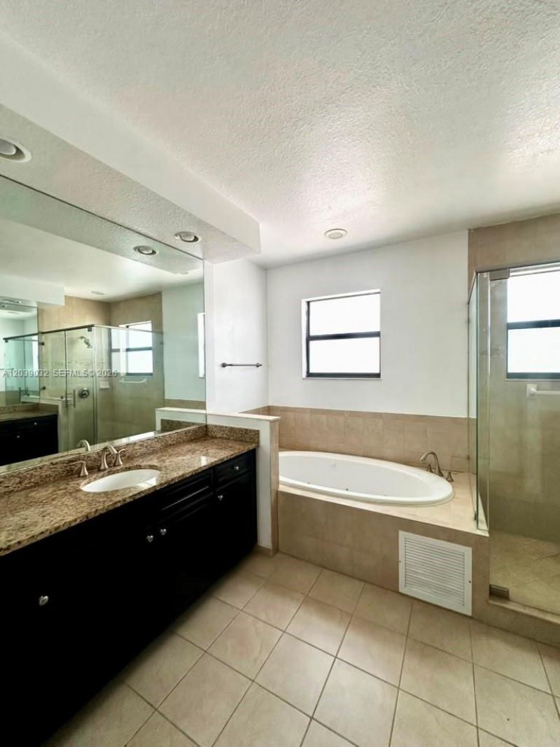 9825 NW 86th Ter , Doral, FL 33178 Photo