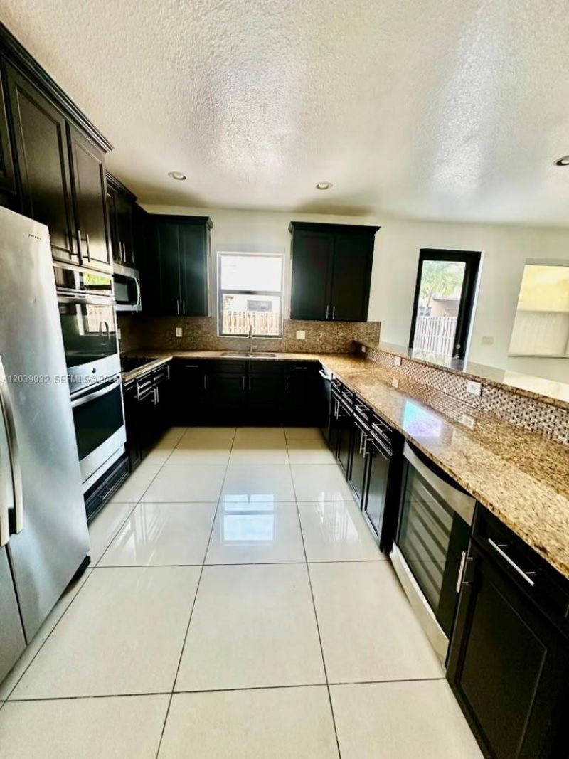 9825 NW 86th Ter , Doral, FL 33178 Photo