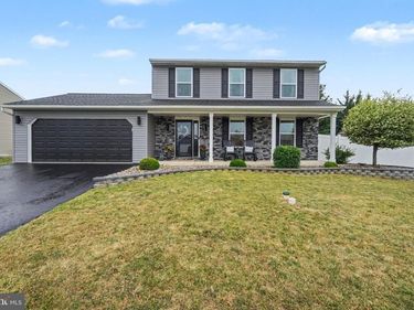 223 EDGEMONT LN, NEWMANSTOWN, PA 17073