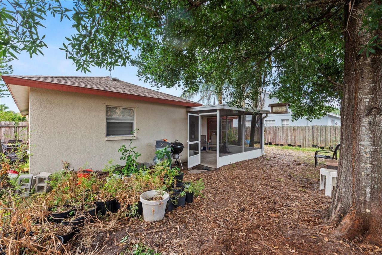 6937 42nd Court E, Sarasota, FL 34243 Photo