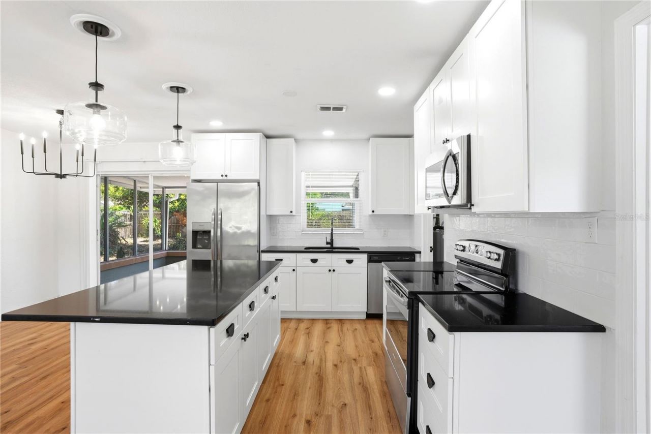5586 30th Avenue N, Saint Petersburg, FL 33710 Photo