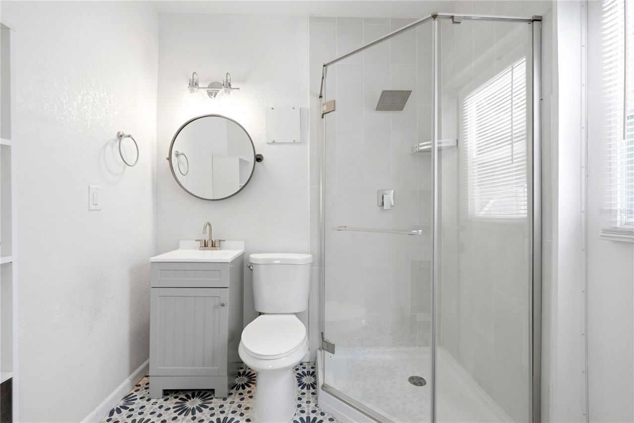 5586 30th Avenue N, Saint Petersburg, FL 33710 Photo
