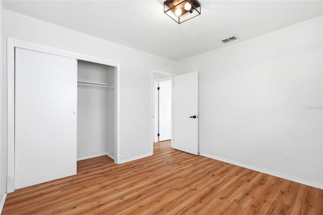 5586 30th Avenue N, Saint Petersburg, FL 33710 Photo