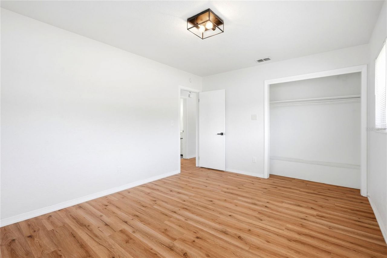 5586 30th Avenue N, Saint Petersburg, FL 33710 Photo