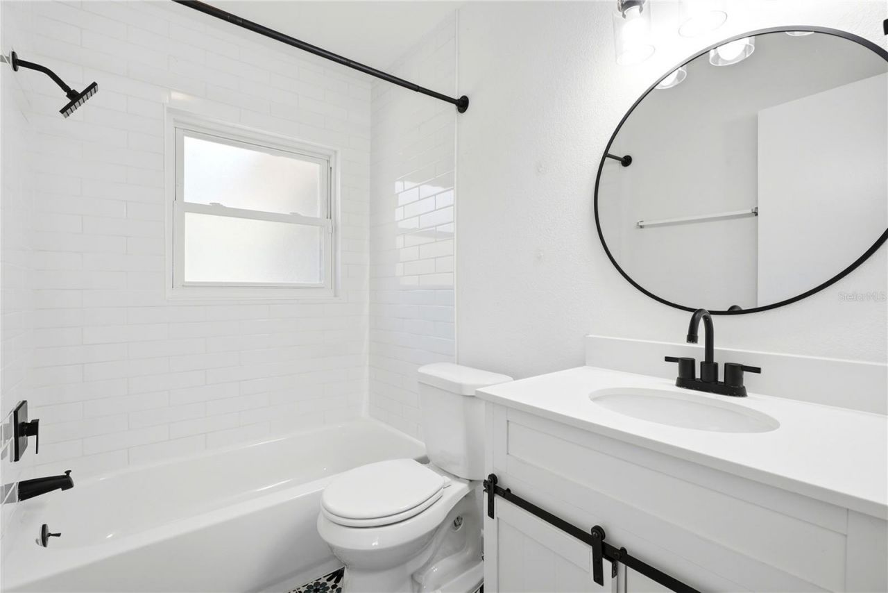 5586 30th Avenue N, Saint Petersburg, FL 33710 Photo