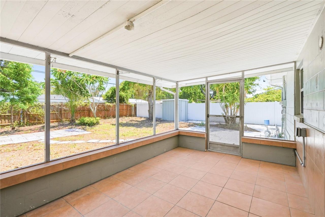 5586 30th Avenue N, Saint Petersburg, FL 33710 Photo
