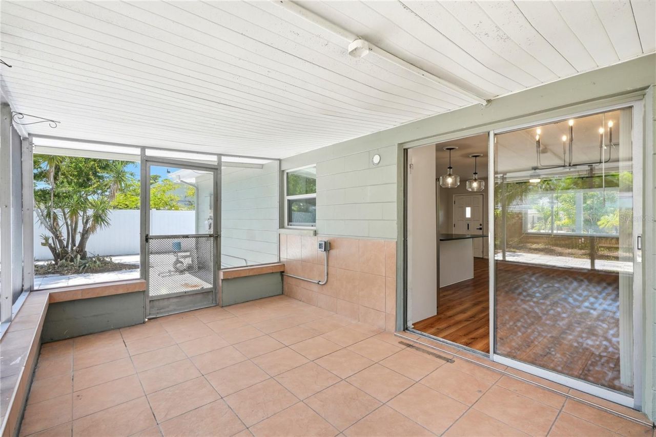 5586 30th Avenue N, Saint Petersburg, FL 33710 Photo
