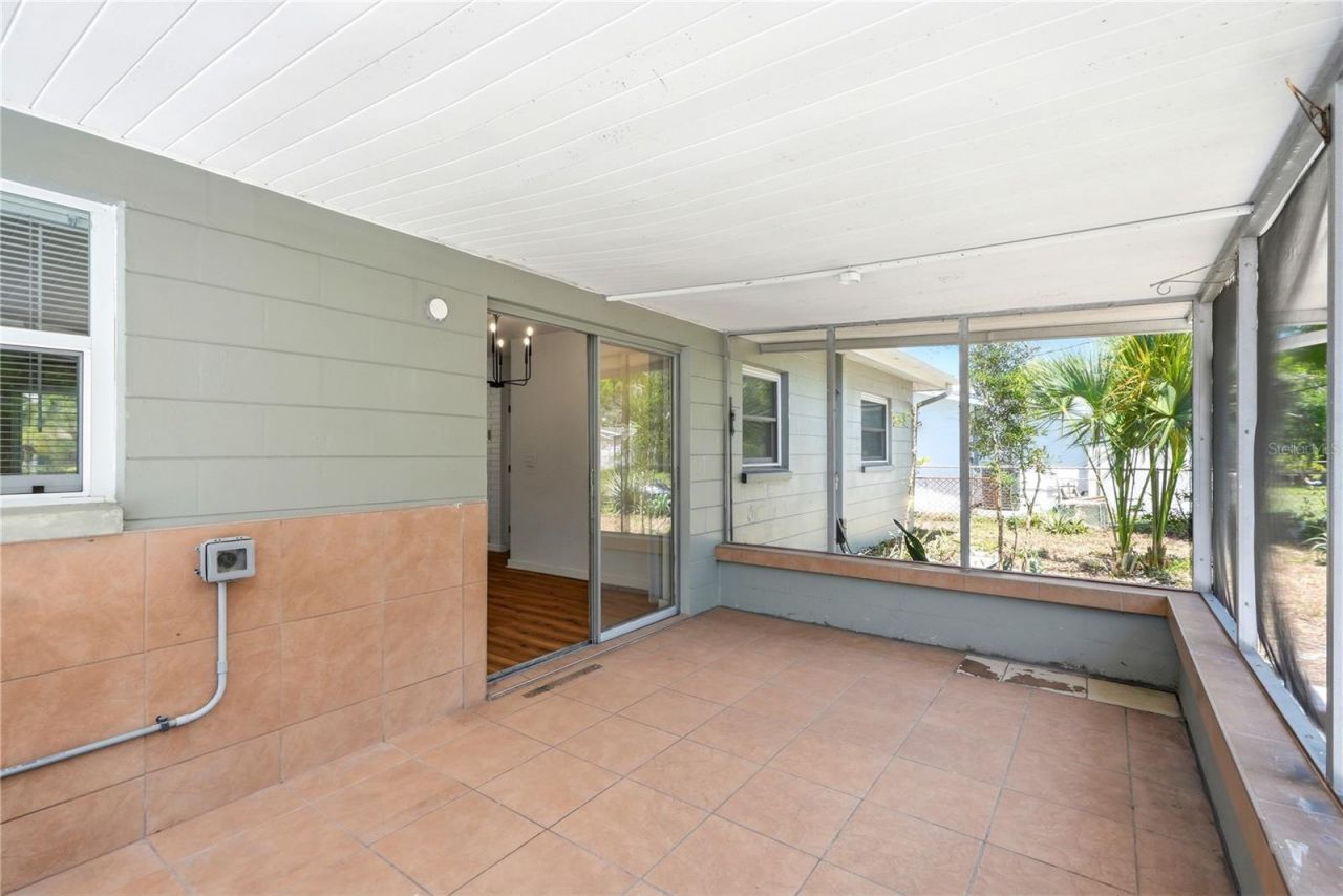 5586 30th Avenue N, Saint Petersburg, FL 33710 Photo