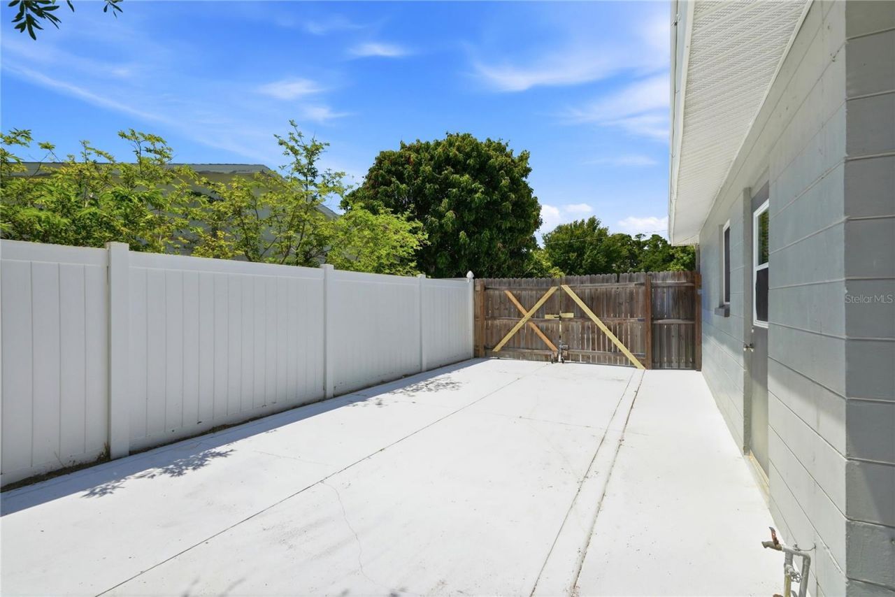 5586 30th Avenue N, Saint Petersburg, FL 33710 Photo