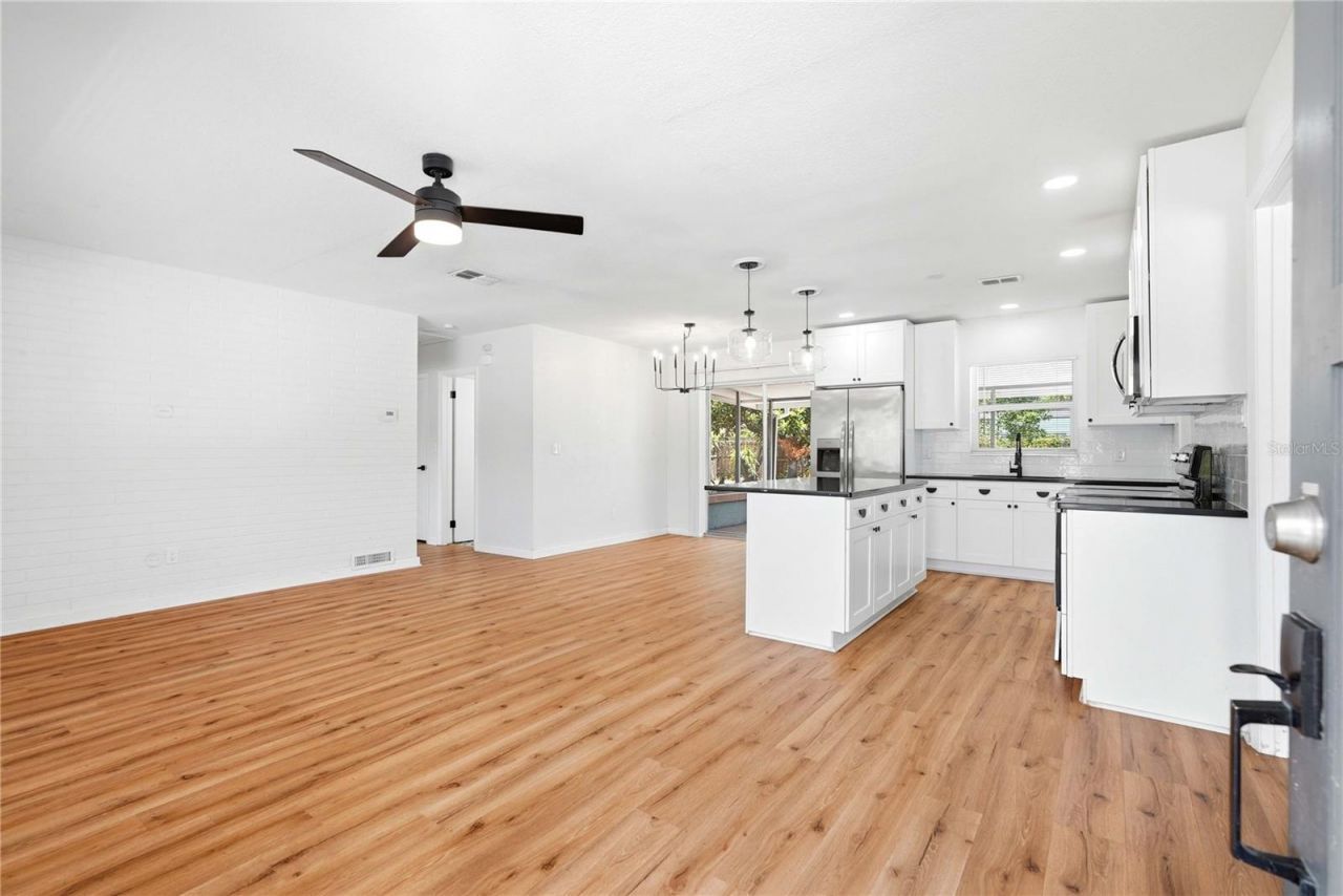 5586 30th Avenue N, Saint Petersburg, FL 33710 Photo