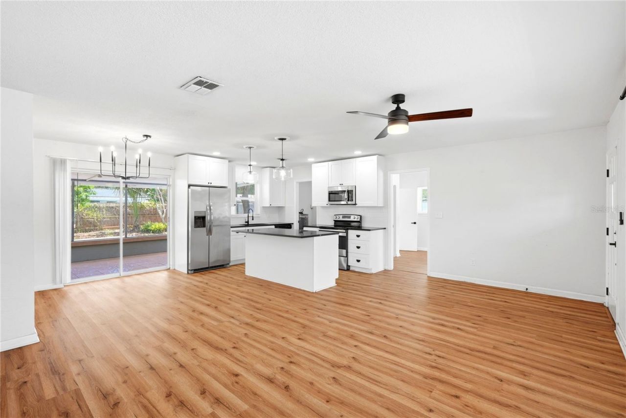 5586 30th Avenue N, Saint Petersburg, FL 33710 Photo