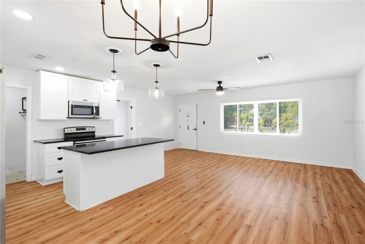 5586 30th Avenue N, Saint Petersburg, FL 33710 Photo