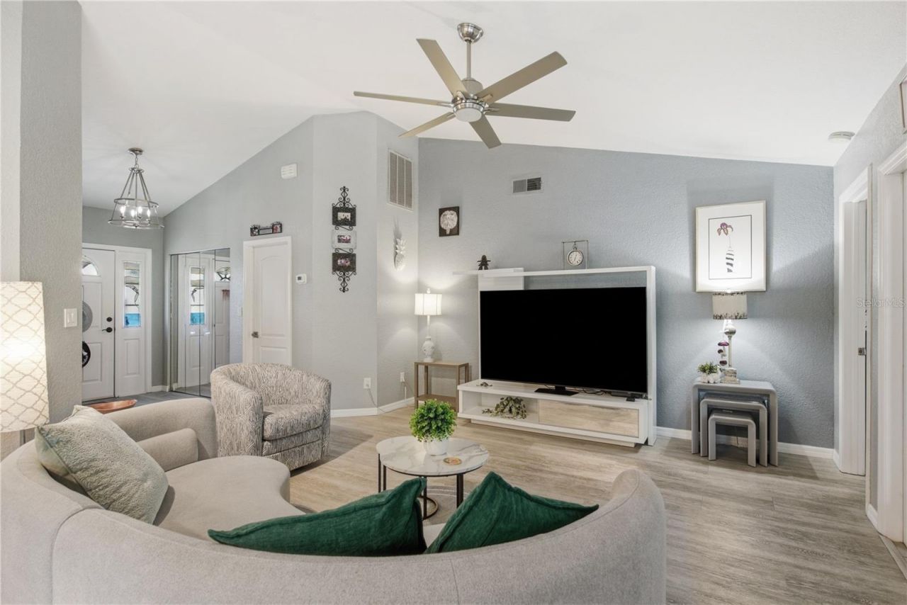 11722 Currie Lane, Unit H1, Largo, FL 33774 Photo