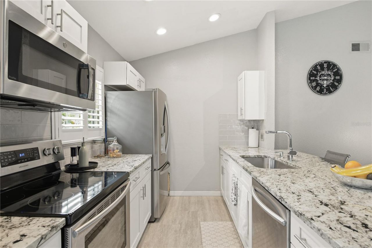 11722 Currie Lane, Unit H1, Largo, FL 33774 Photo
