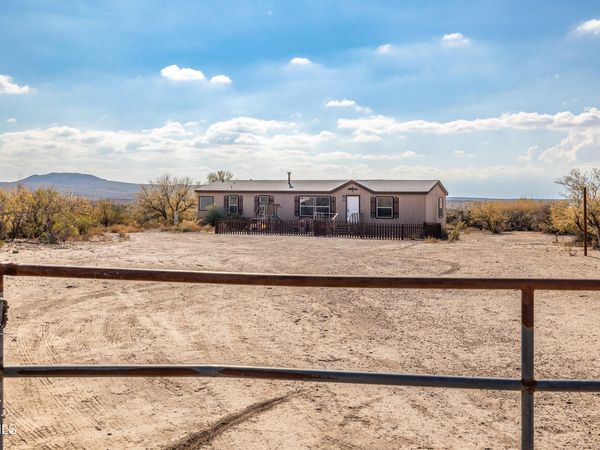 1880 E HOOTIN HOLLER Trail, Huachuca City, AZ 85616