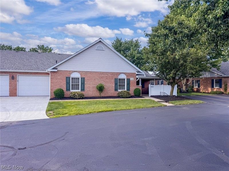 1543 Danube Drive NW, Uniontown, OH 44685 Photo 2