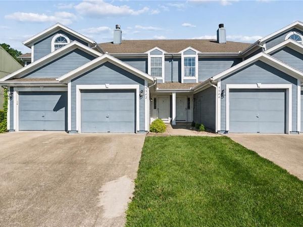5542 NW Moonlight Meadow Drive, Lee's Summit, MO 64064