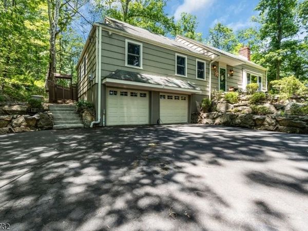 19 Mccann Mill Rd, Tewksbury, NJ 07979