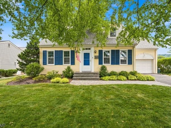 688 Greenbrook Rd, North Plainfield, NJ 07063