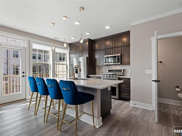 81 Arnold Drive, WOOD RIDGE, NJ 07075