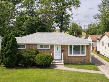 156 Two Mile Creek Road , Tonawanda, NY 14150