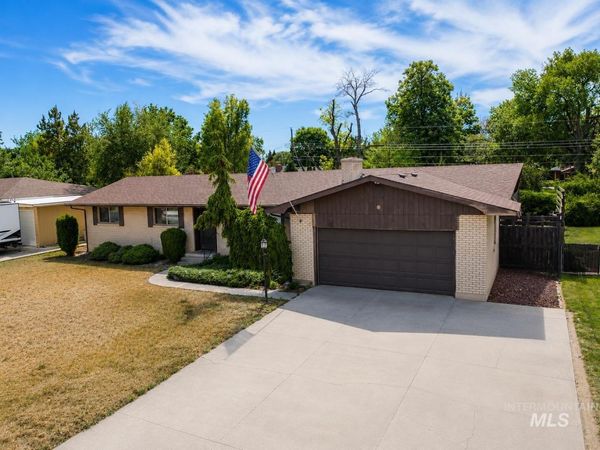 613 Sunrise Blvd N, Twin Falls, ID 83301