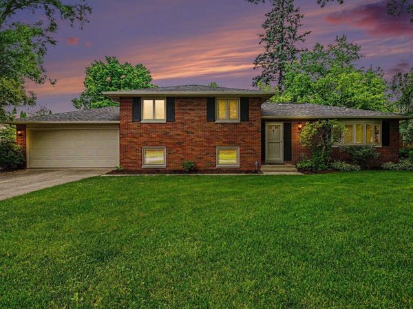 2009 Scottswood Circle, South Bend, IN 46617