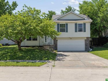 17513 Gertrude Circle, Omaha, NE 68136