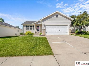 7007 N Grand Lake Drive, Lincoln, NE 68521