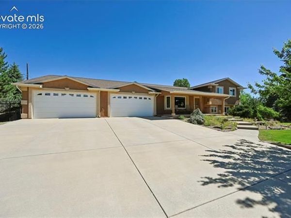 4920 Rocking R Drive, Colorado Springs, CO 80915