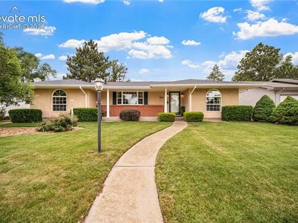 2911 Country Club Drive, Pueblo, CO 81008