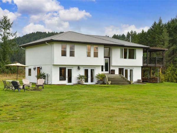300 Wood Dale Dr , Mayne Island, BC V0N 2J2