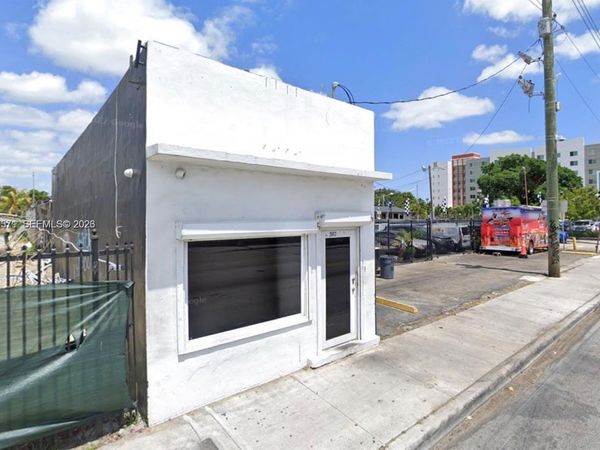 2045 NW 36th St , Miami, FL 33142