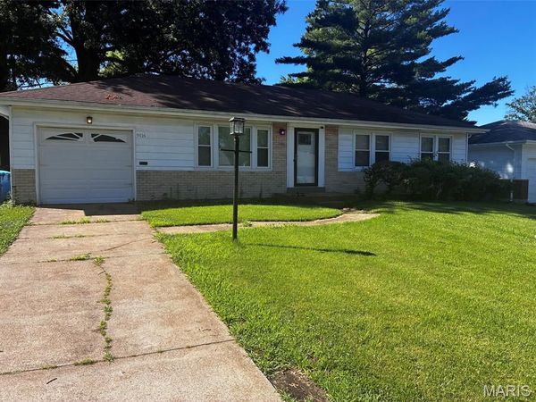 9116 Darnell Place , St Louis, MO 63136