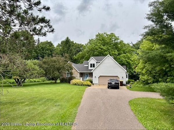 9600 Deer Trail, Haslett, MI 48840