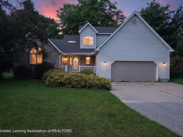 9600 Deer Trail, Haslett, MI 48840