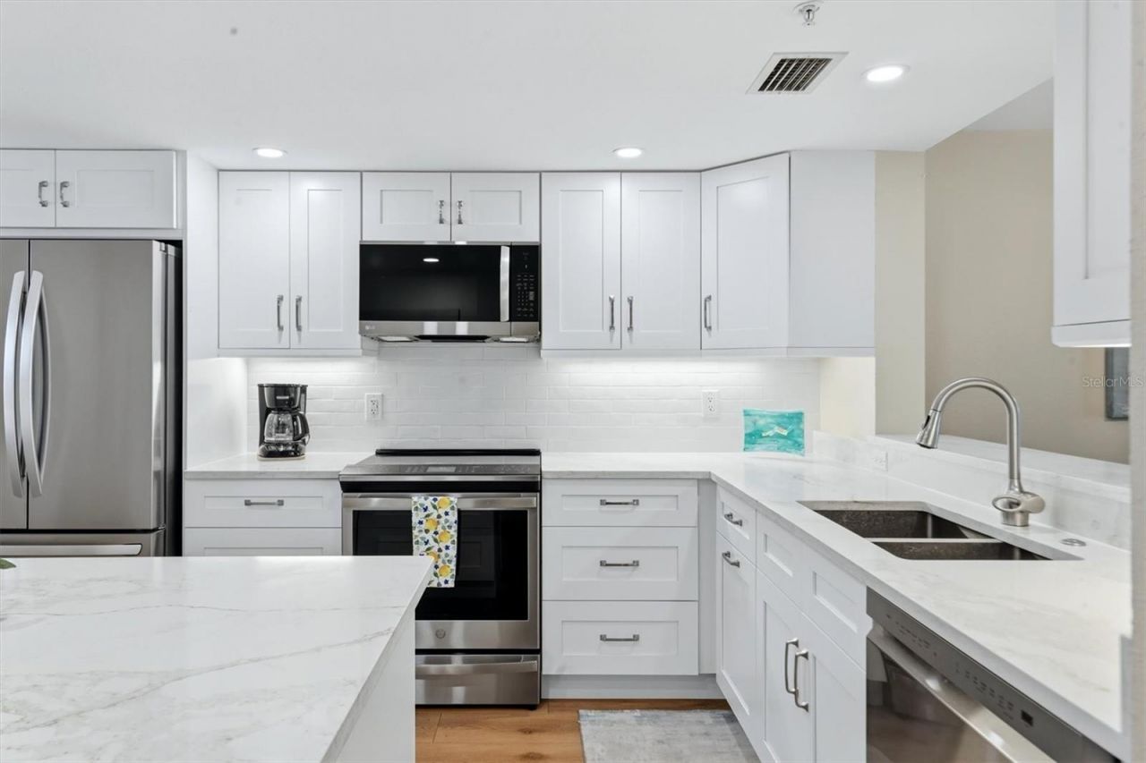 9320 Clubside Circle, Unit 2209, Sarasota, FL 34238 Photo